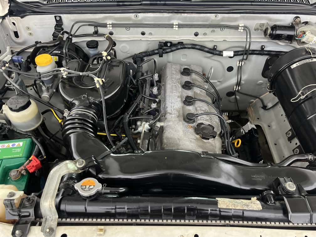 Nissan Np300 Hardbody 2.0i  - Image 5