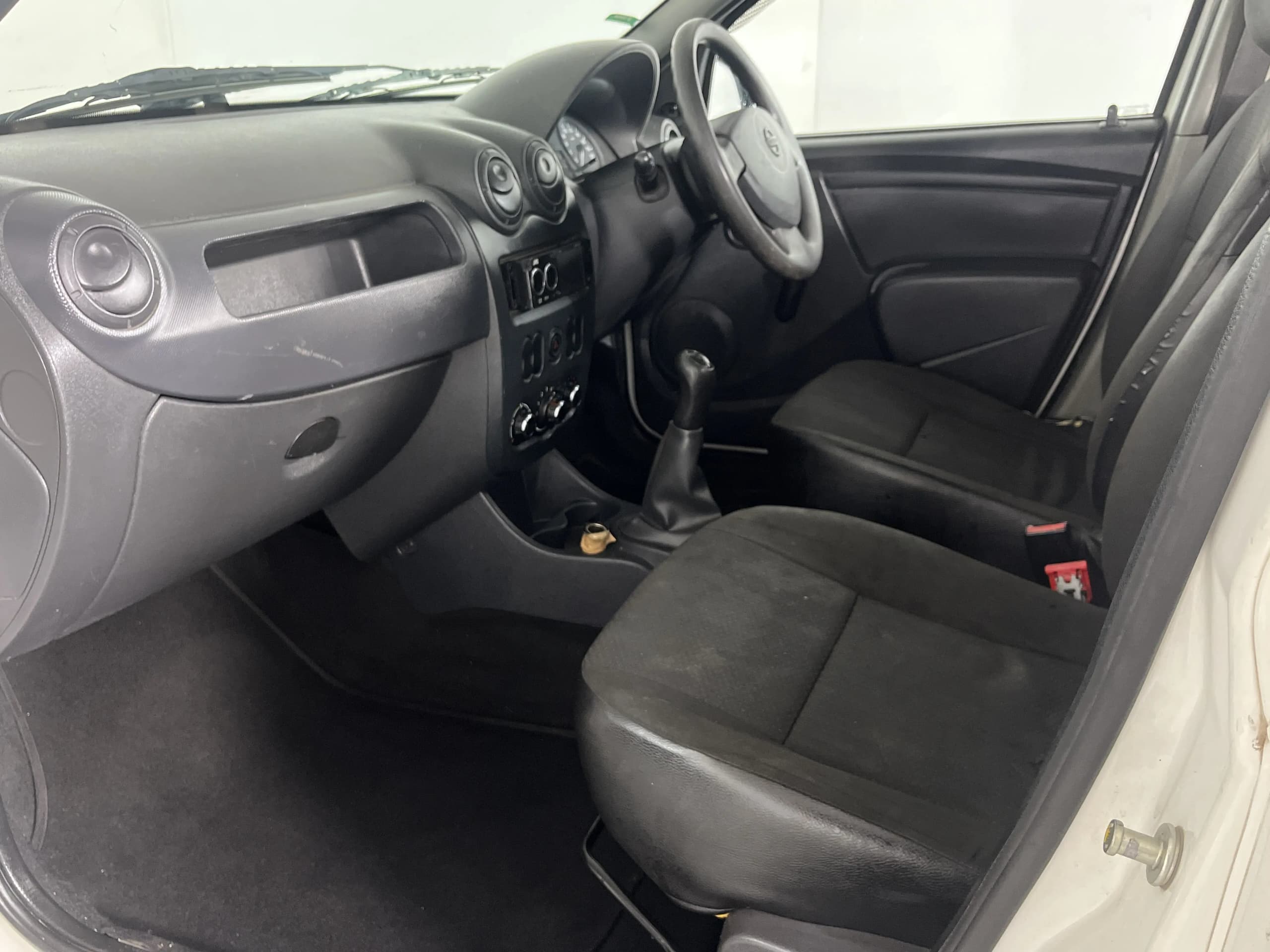 Nissan Np200 - Image 4